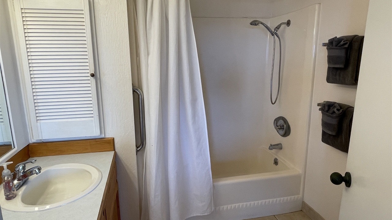 Photo of Bathroom in Punaluu