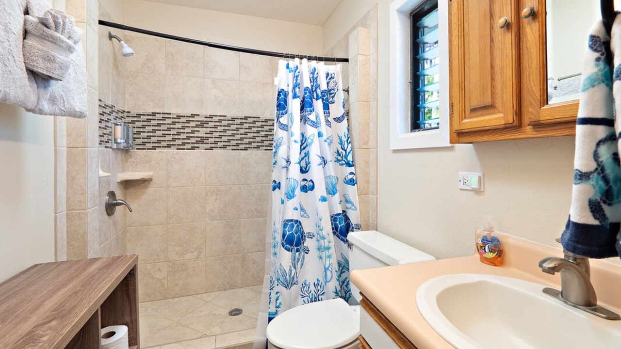 Photo of Bathroom in Punaluu