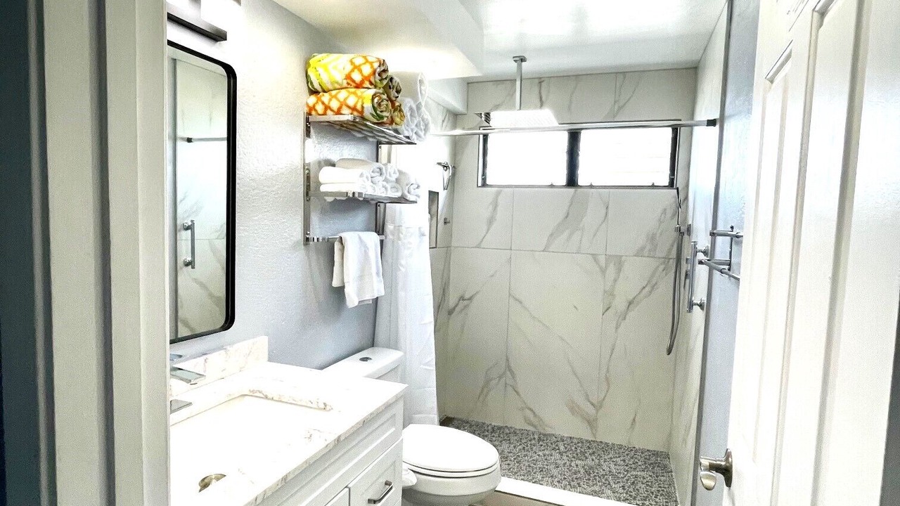 Photo of Bathroom in Historic Kailua Village