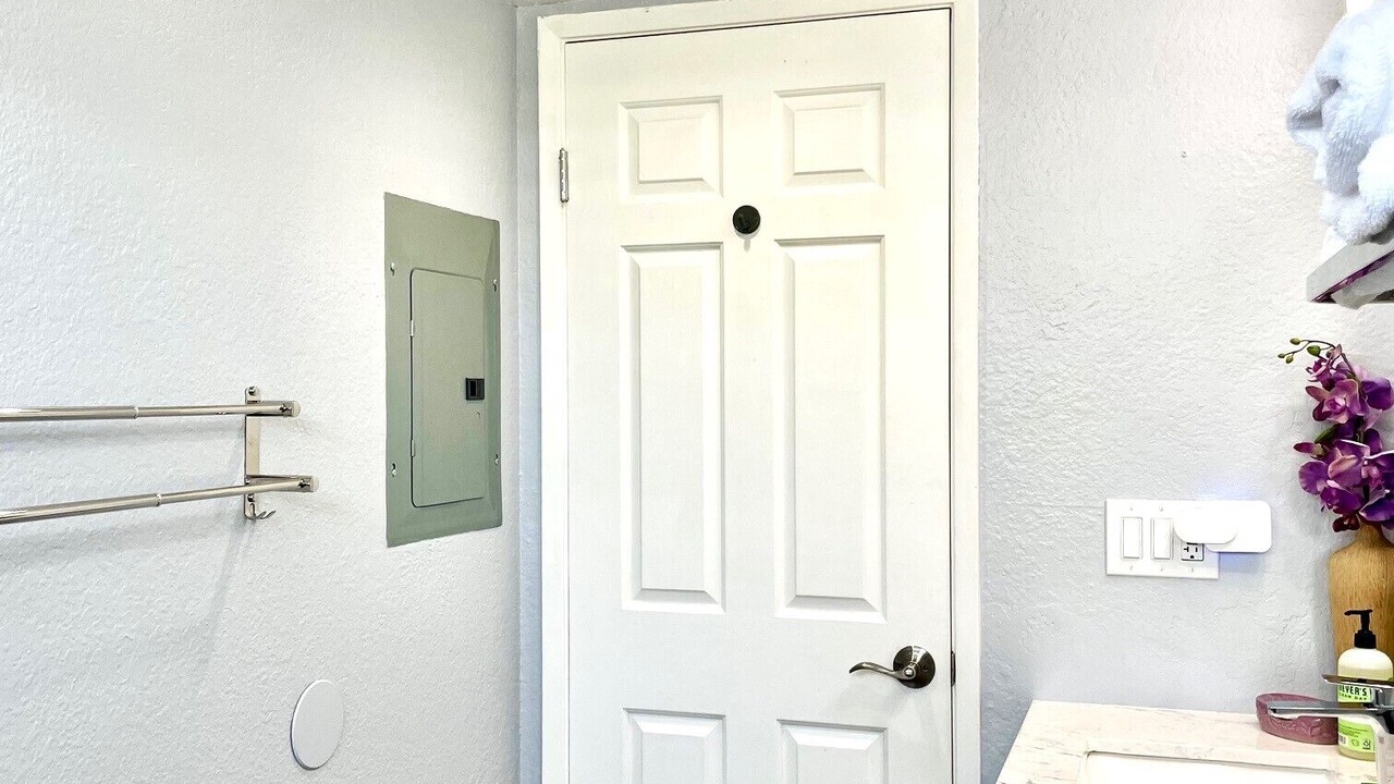 Photo of Bathroom in Historic Kailua Village