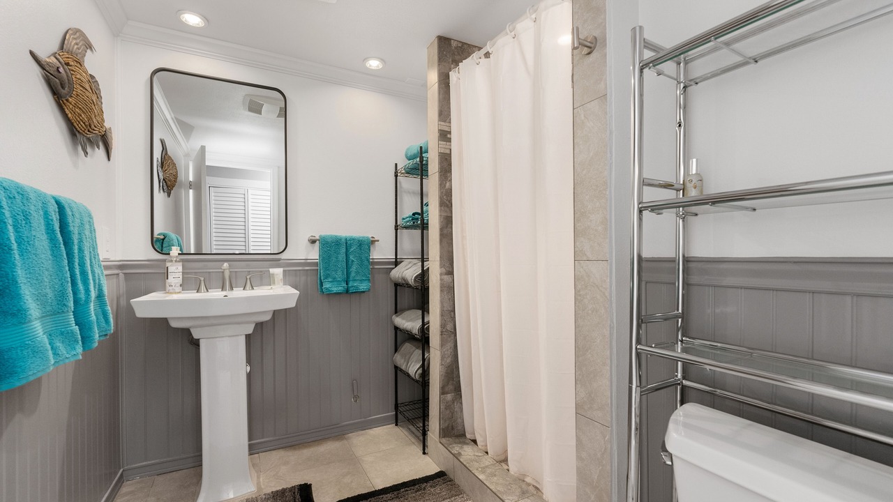 Photo of Bathroom in Maunaloa