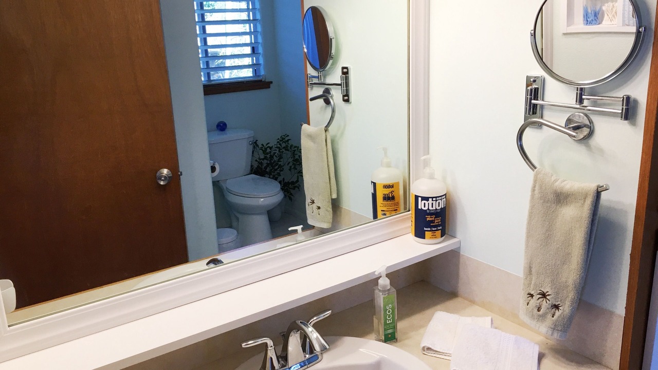 Photo of Bathroom in Hilo