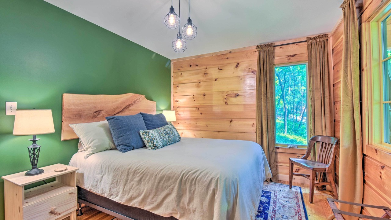 Photo of Bedroom in Mountain Rest