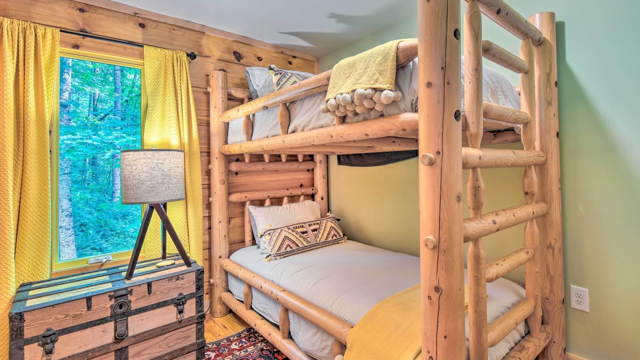 Photo of Bedroom in Mountain Rest