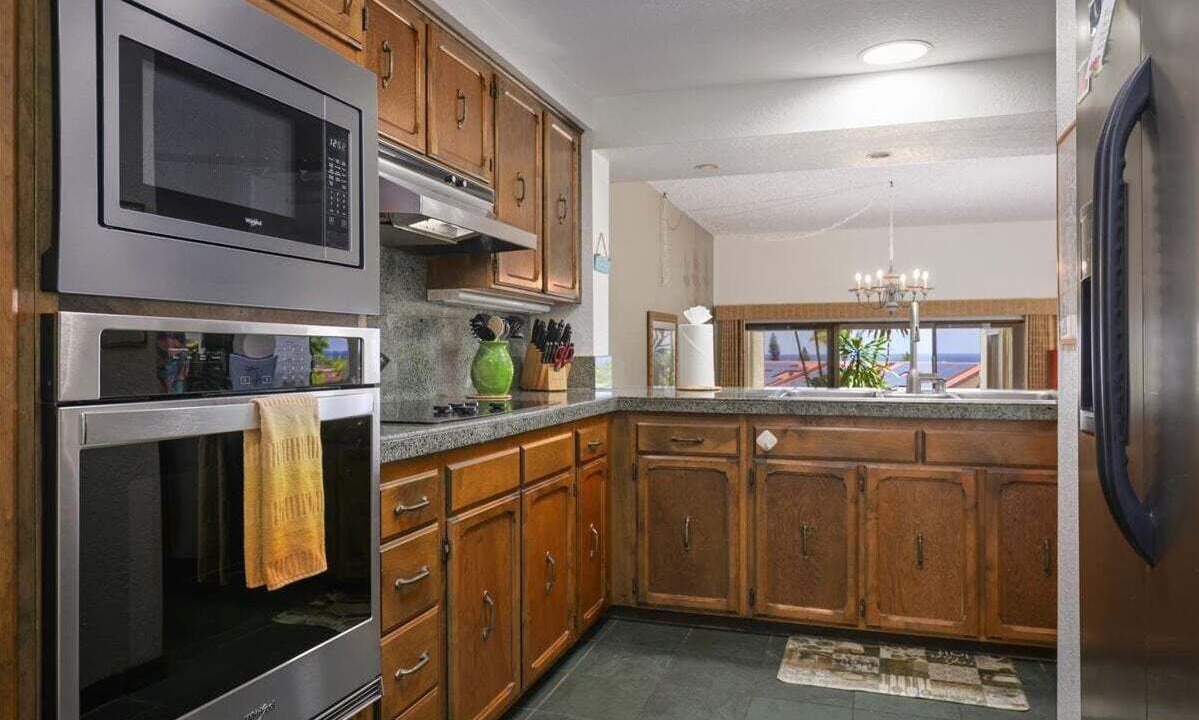 Photo of Kitchen in Kahaluu-Keauhou