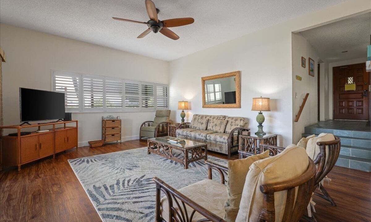 Photo of Livingroom in Kahaluu-Keauhou