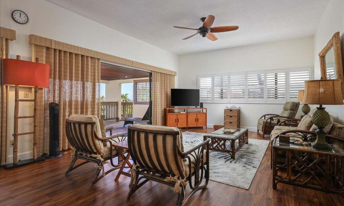 Photo of Livingroom in Kahaluu-Keauhou