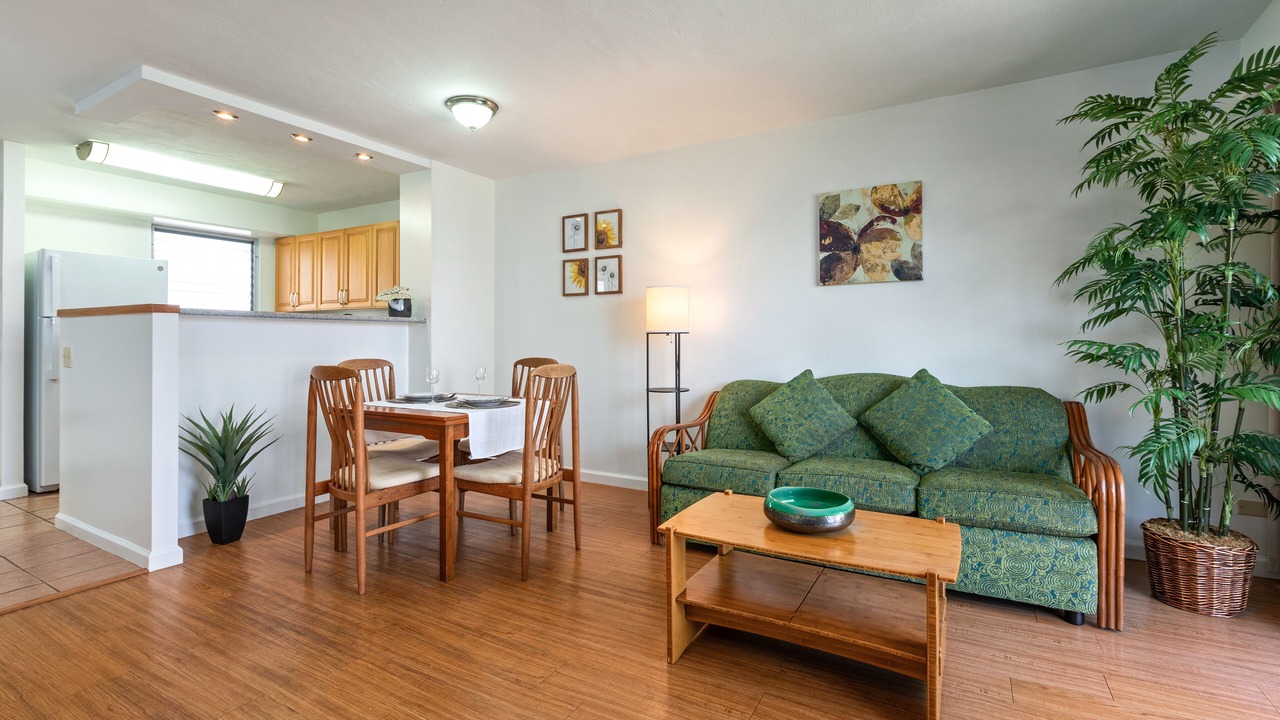 Photo of Livingroom in McCully - Moiliili
