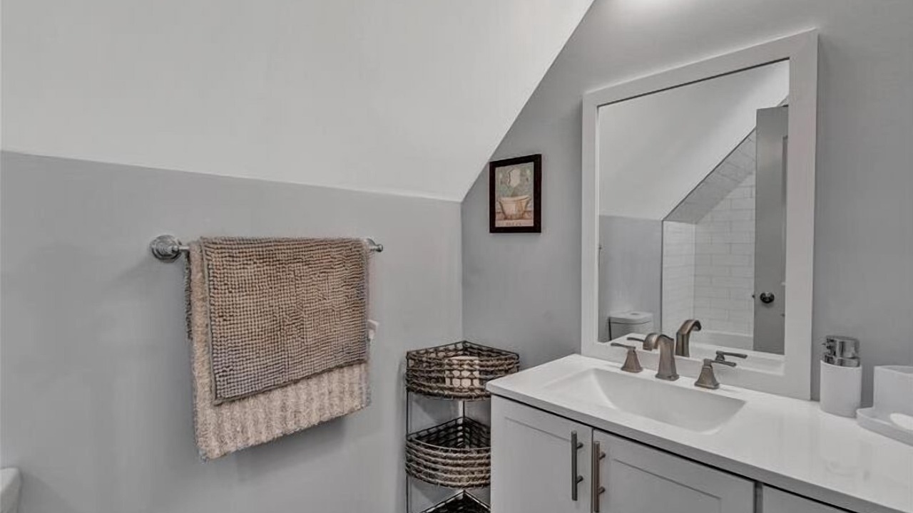 Photo of Bathroom in Huddleston