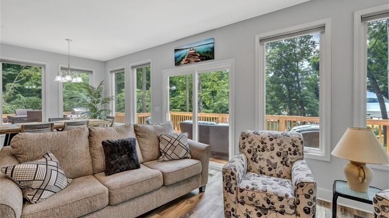 Photo of Livingroom in Huddleston