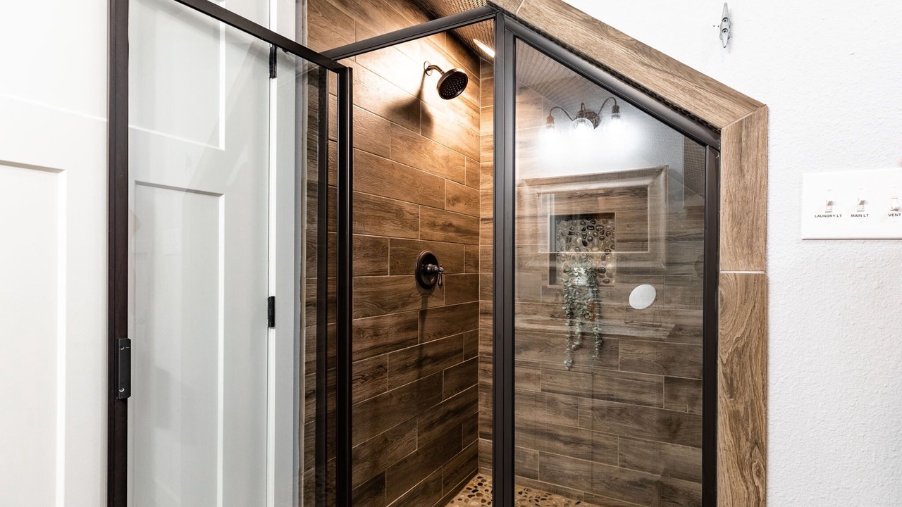 Photo of Bathroom in Lakehills
