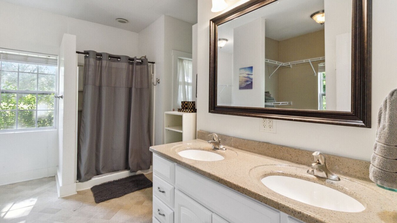 Photo of Bathroom in Suwanee