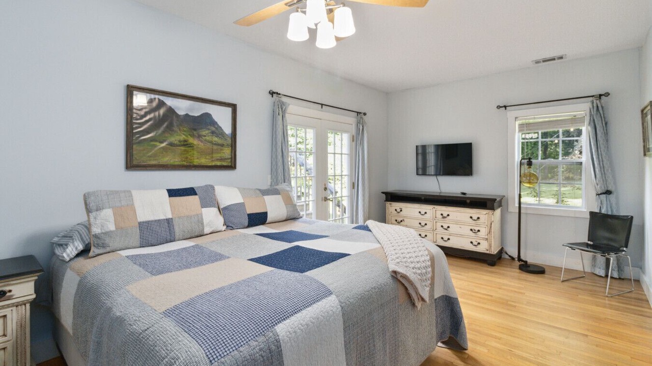 Photo of Bedroom in Suwanee