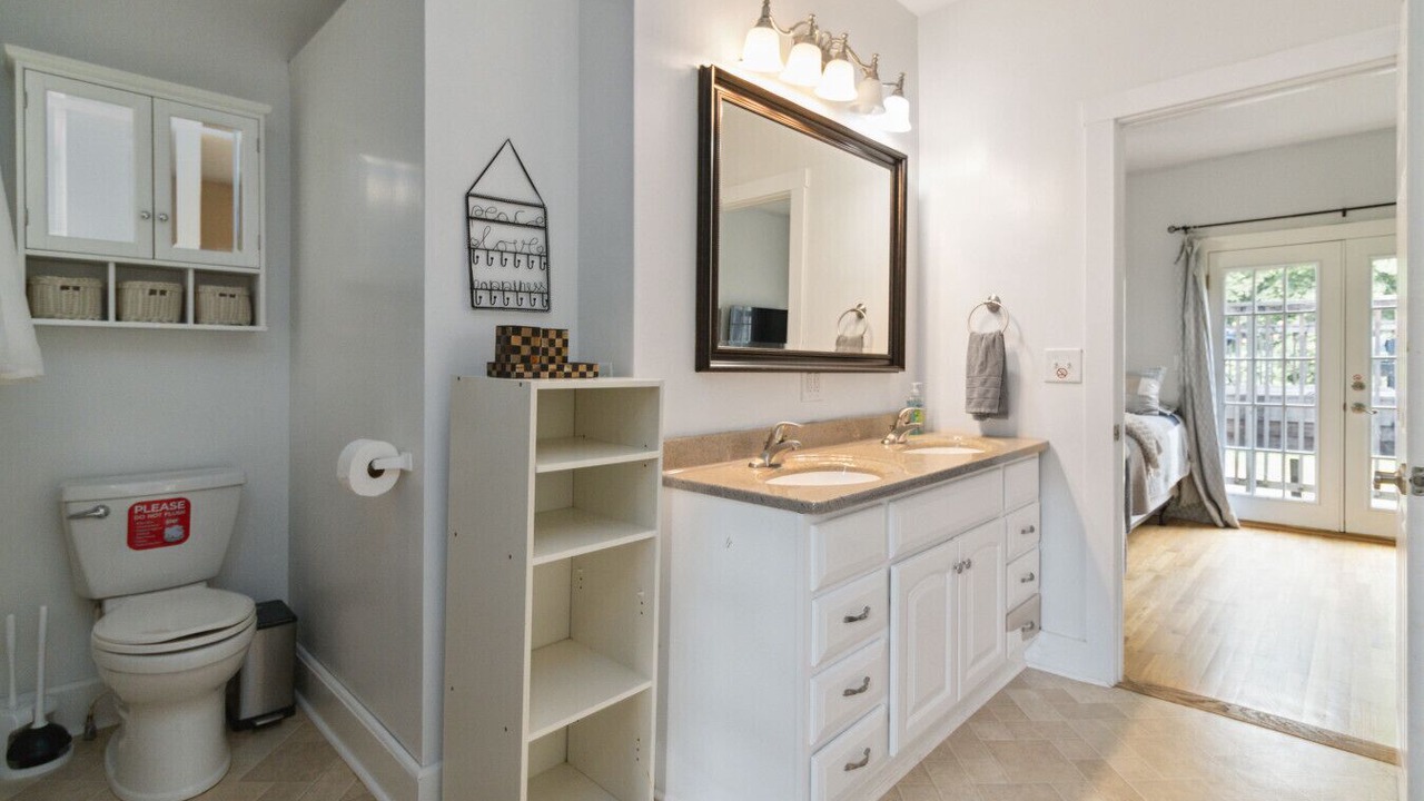 Photo of Bathroom in Suwanee