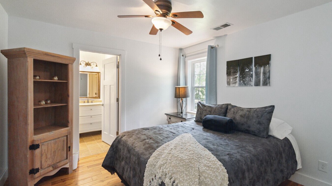 Photo of Bedroom in Suwanee