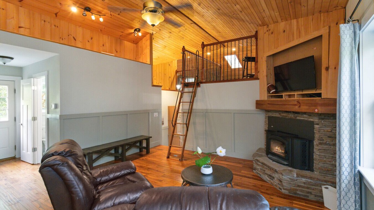 Photo of Livingroom in Suwanee