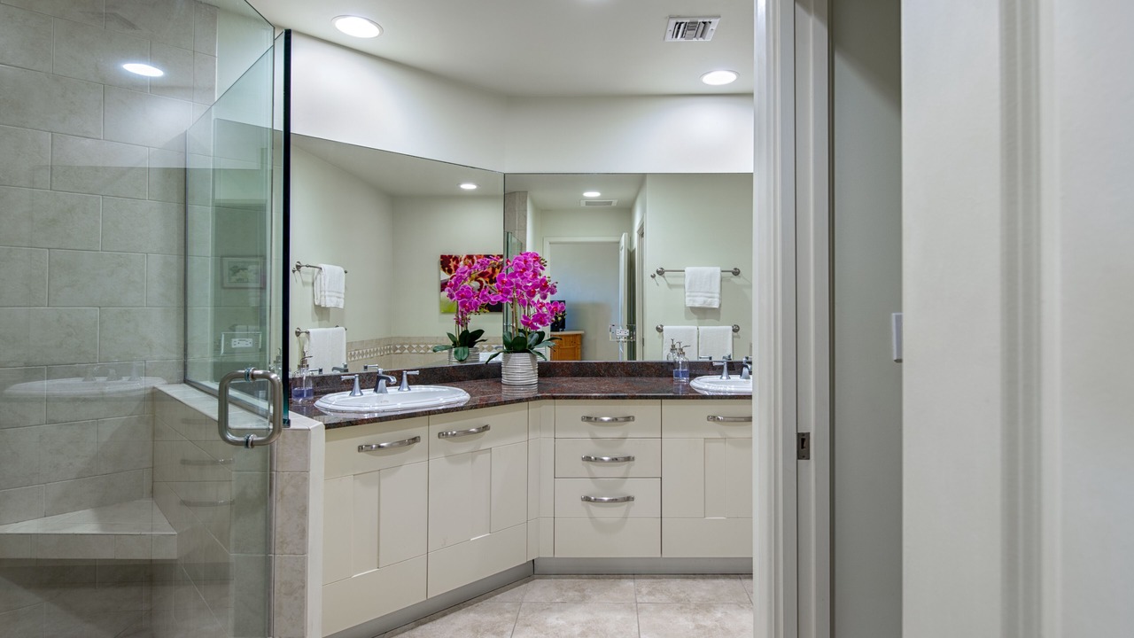 Photo of Bathroom in Kona Palisades