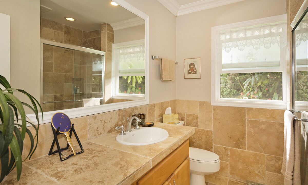 Photo of Bathroom in Hilo