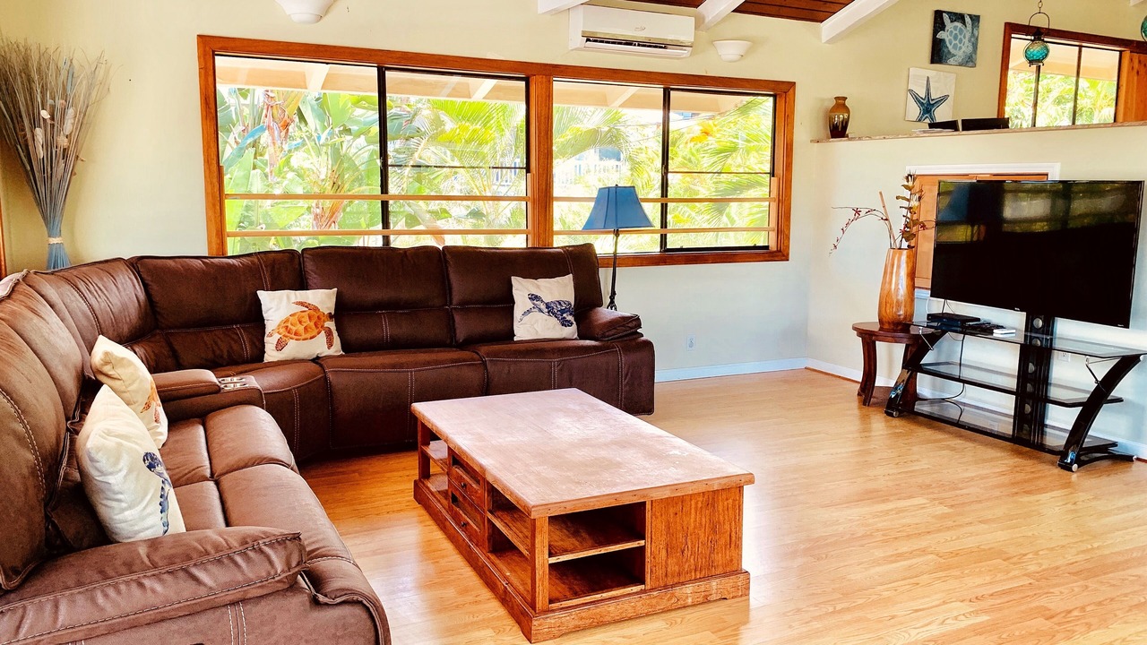 Photo of Livingroom in Kahaluu Bay