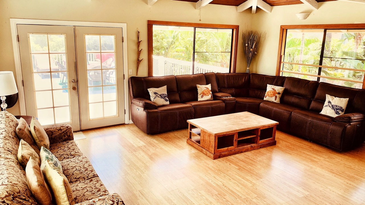 Photo of Livingroom in Kahaluu Bay