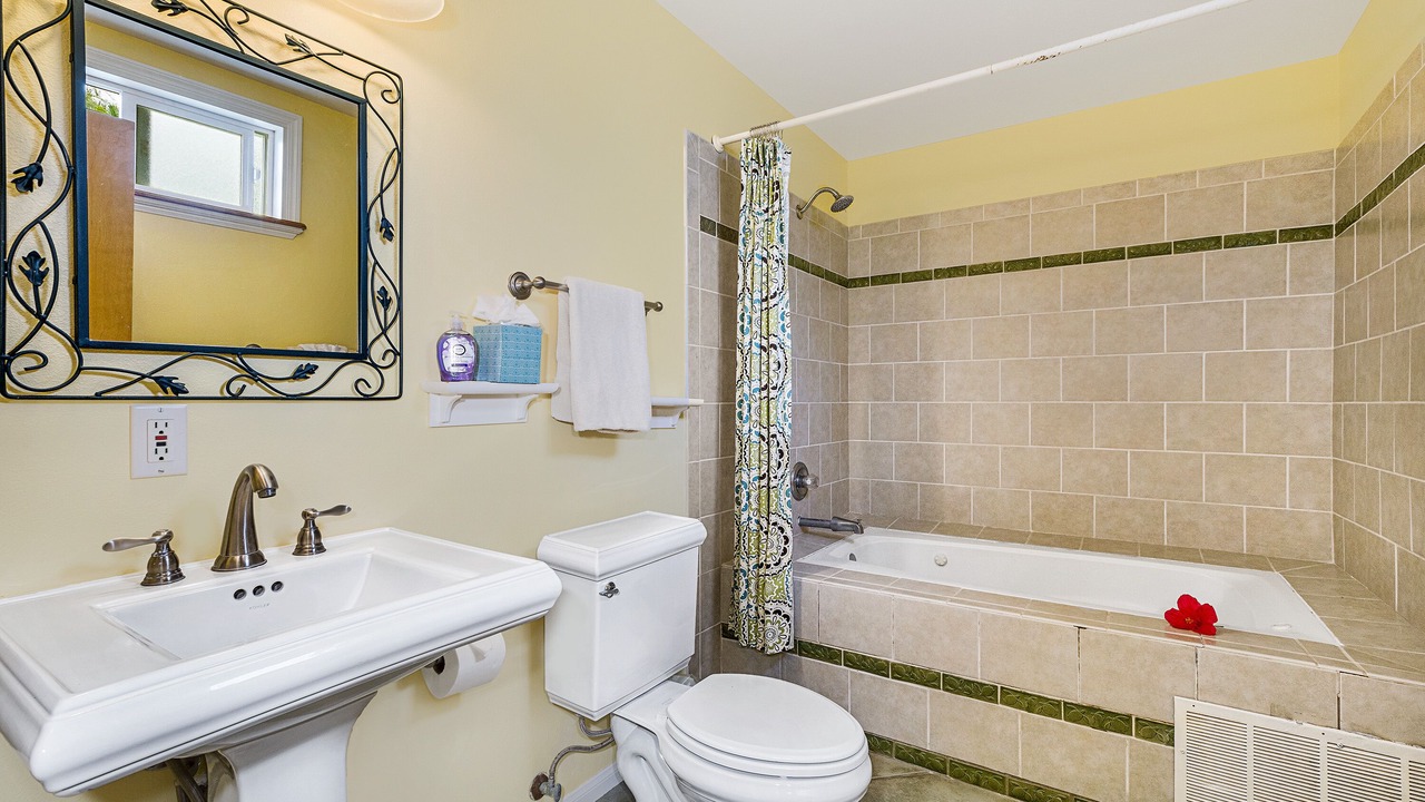 Photo of Bathroom in Kahaluu Bay