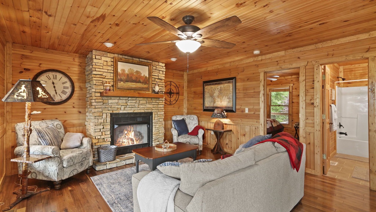 Photo of Livingroom in Purlear