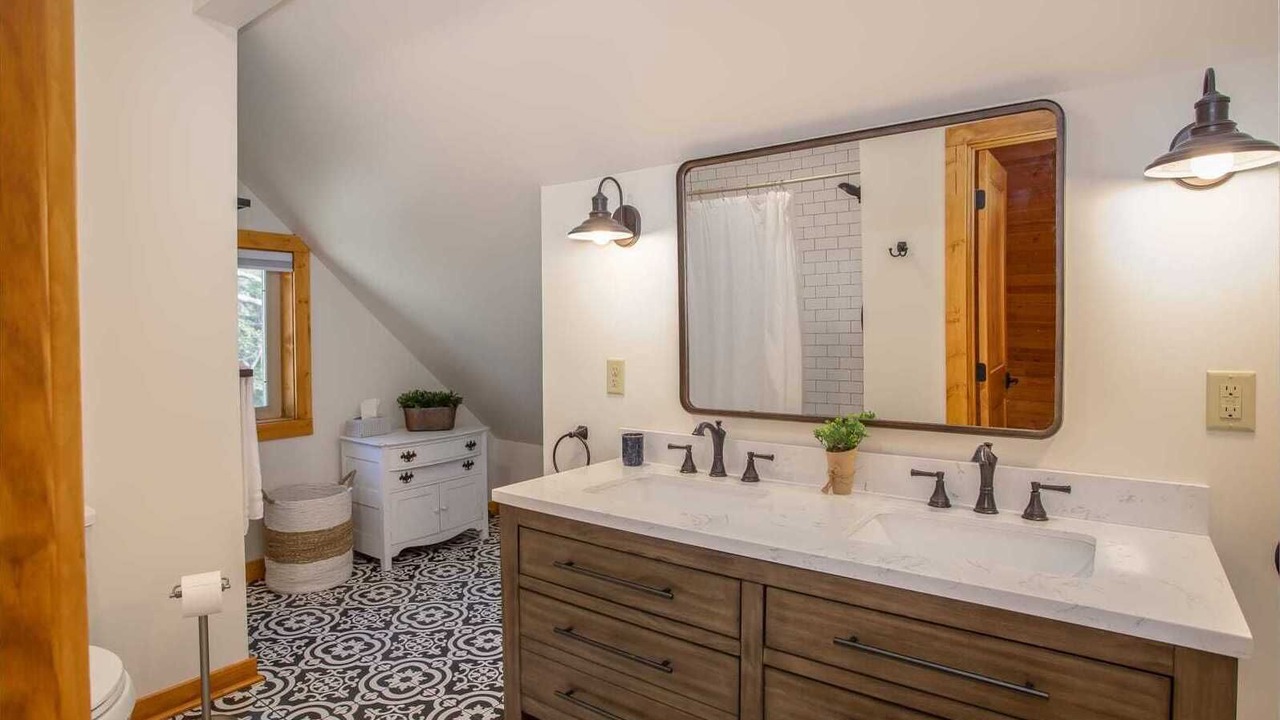 Photo of Bathroom in Apple Ridge