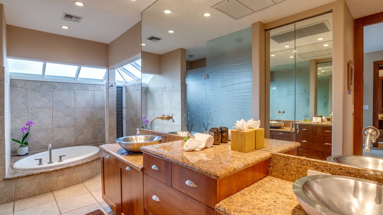 Photo of Bathroom in Napili