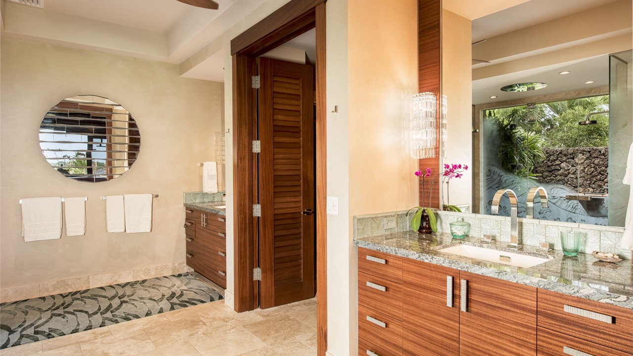Photo of Bathroom in Kaupulehu