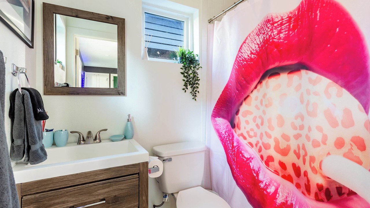Photo of Bathroom in East Cesar Chavez