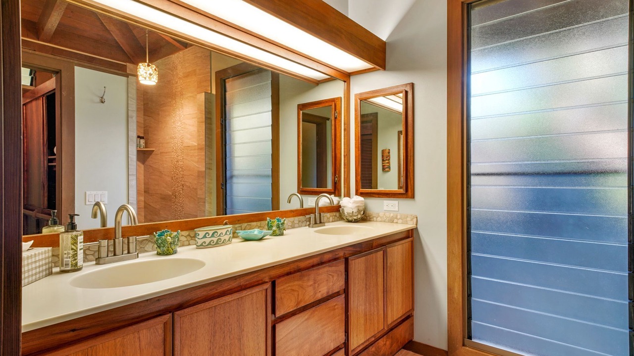 Photo of Bathroom in Kahaluu Bay