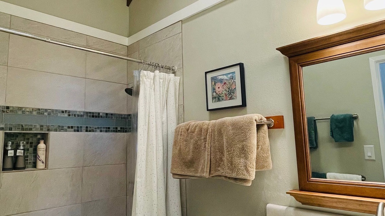 Photo of Bathroom in Maunaloa