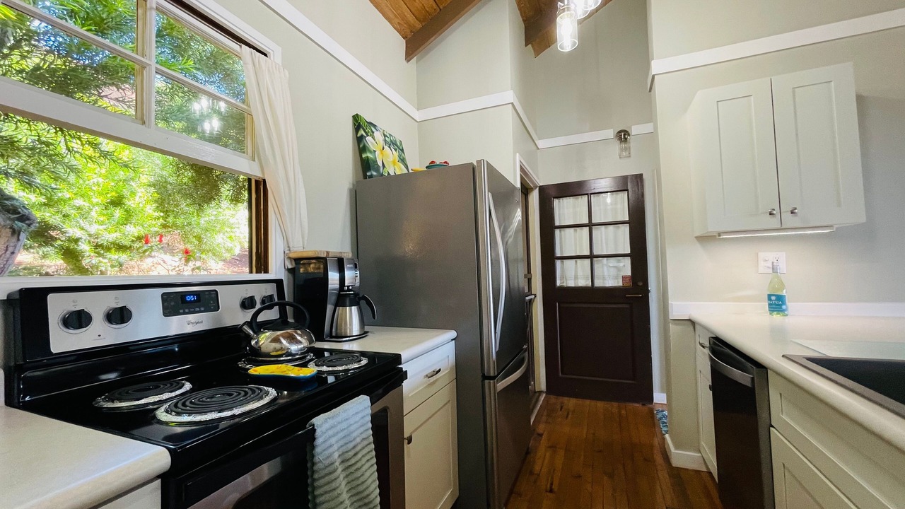 Photo of Kitchen in Maunaloa