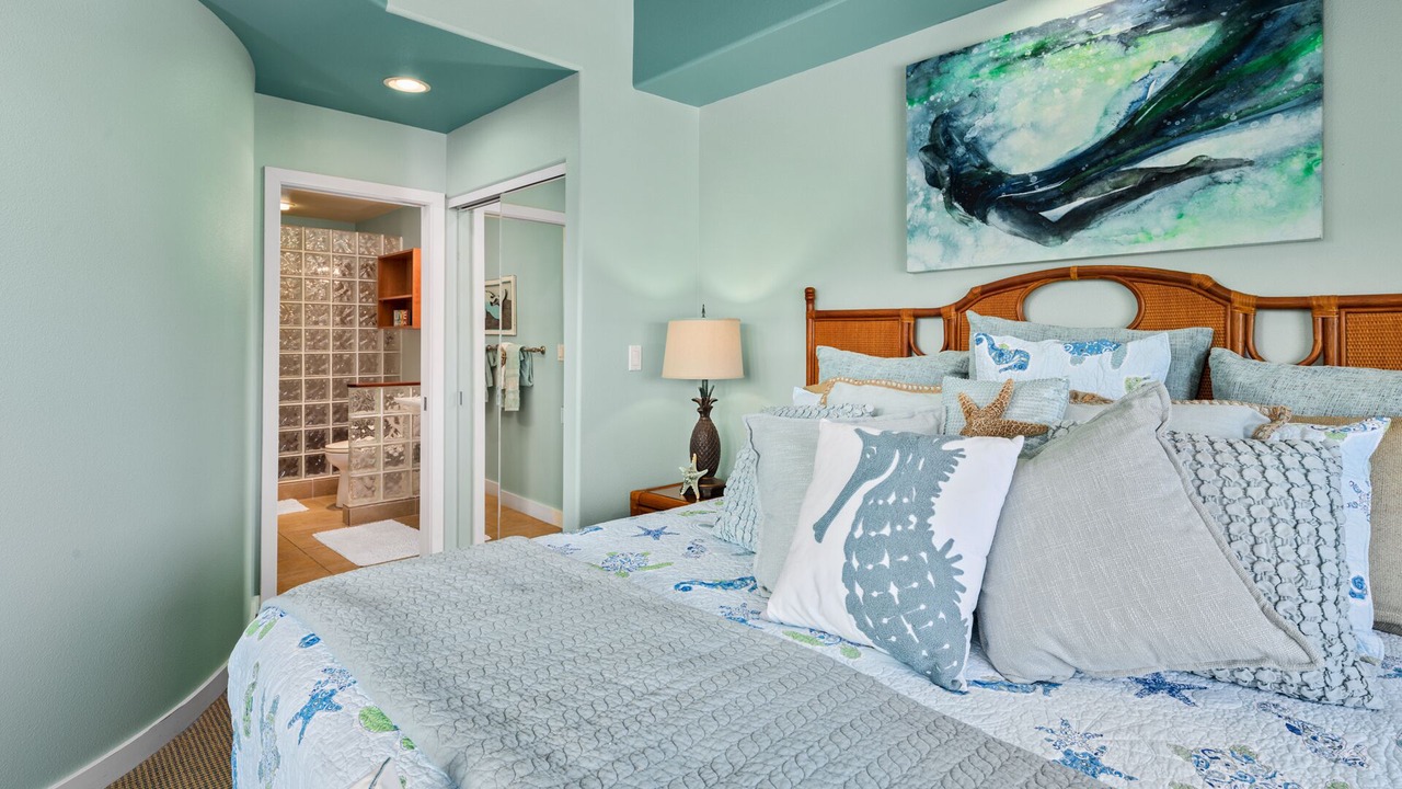 Photo of Bathroom in Kahaluu Bay