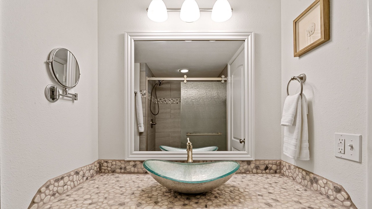 Photo of Bathroom in Kahaluu Bay