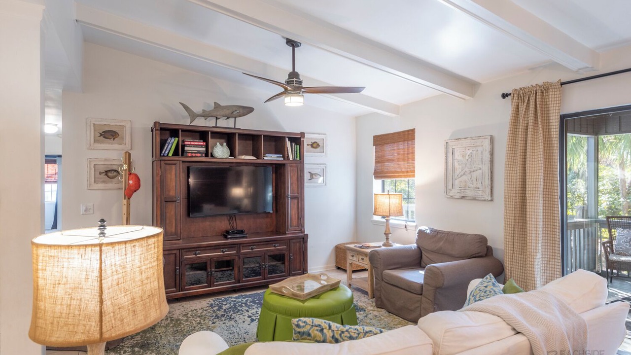Photo of Livingroom in North Forest Beach