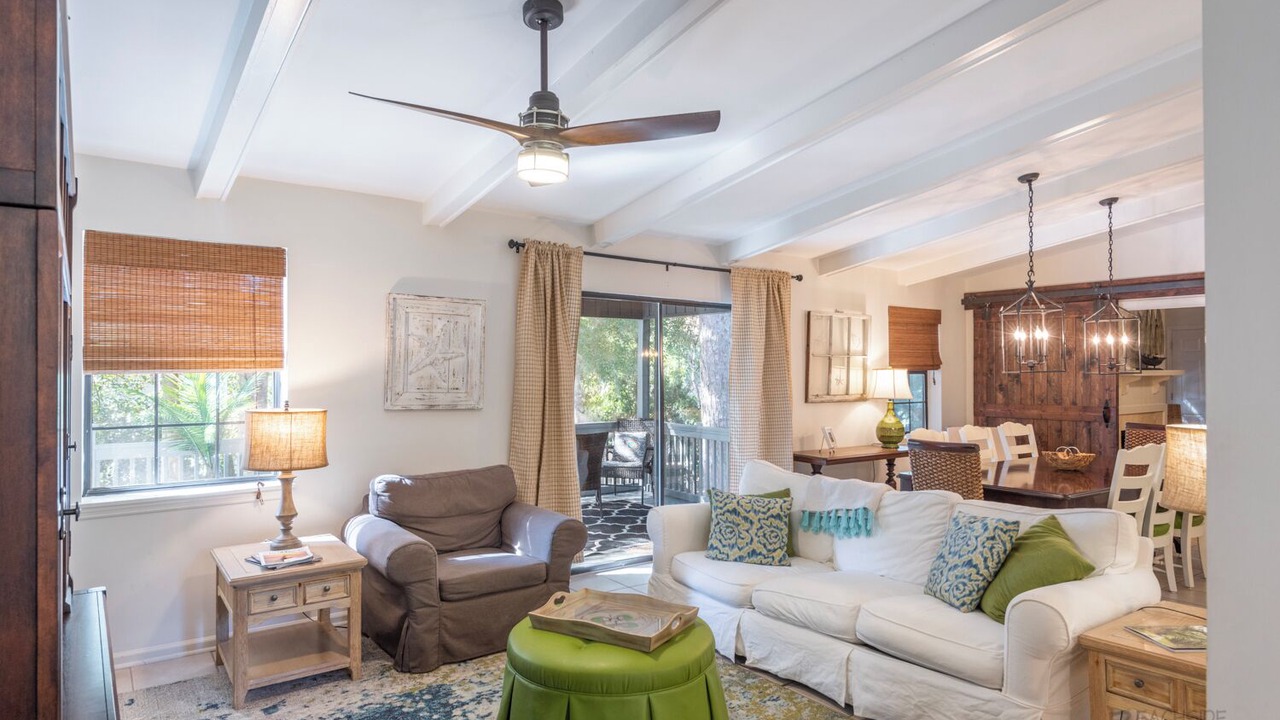 Photo of Livingroom in North Forest Beach