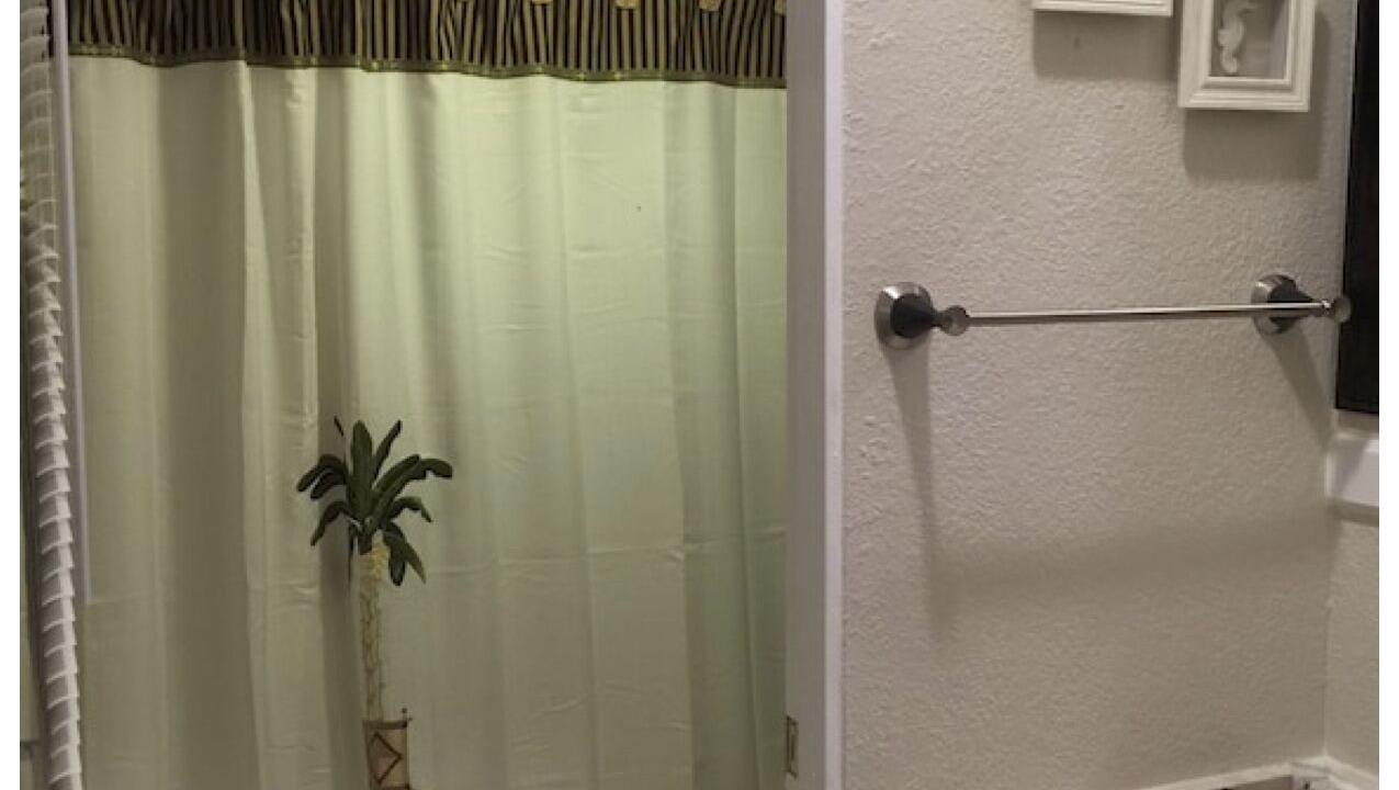 Photo of Bathroom in Keaukaha