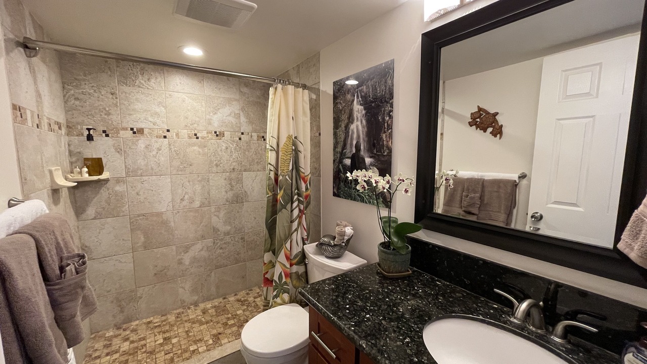 Photo of Bathroom in Maalaea