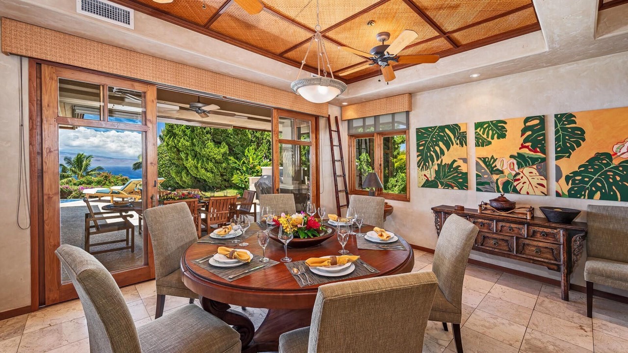 Photo of Bedroom in Historic Lahaina Front Street