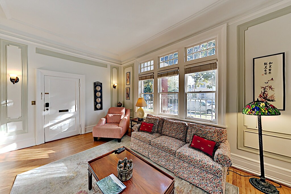 Photo of Livingroom in Thomas Square