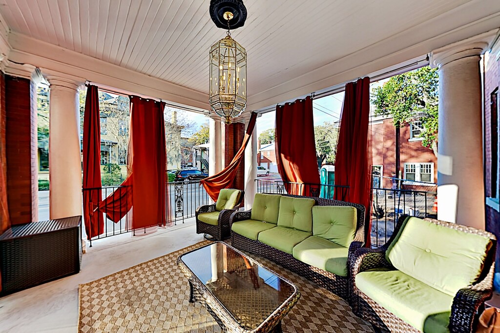 Photo of Livingroom in Thomas Square