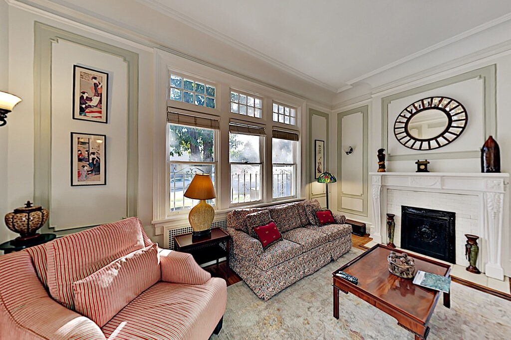 Photo of Livingroom in Thomas Square