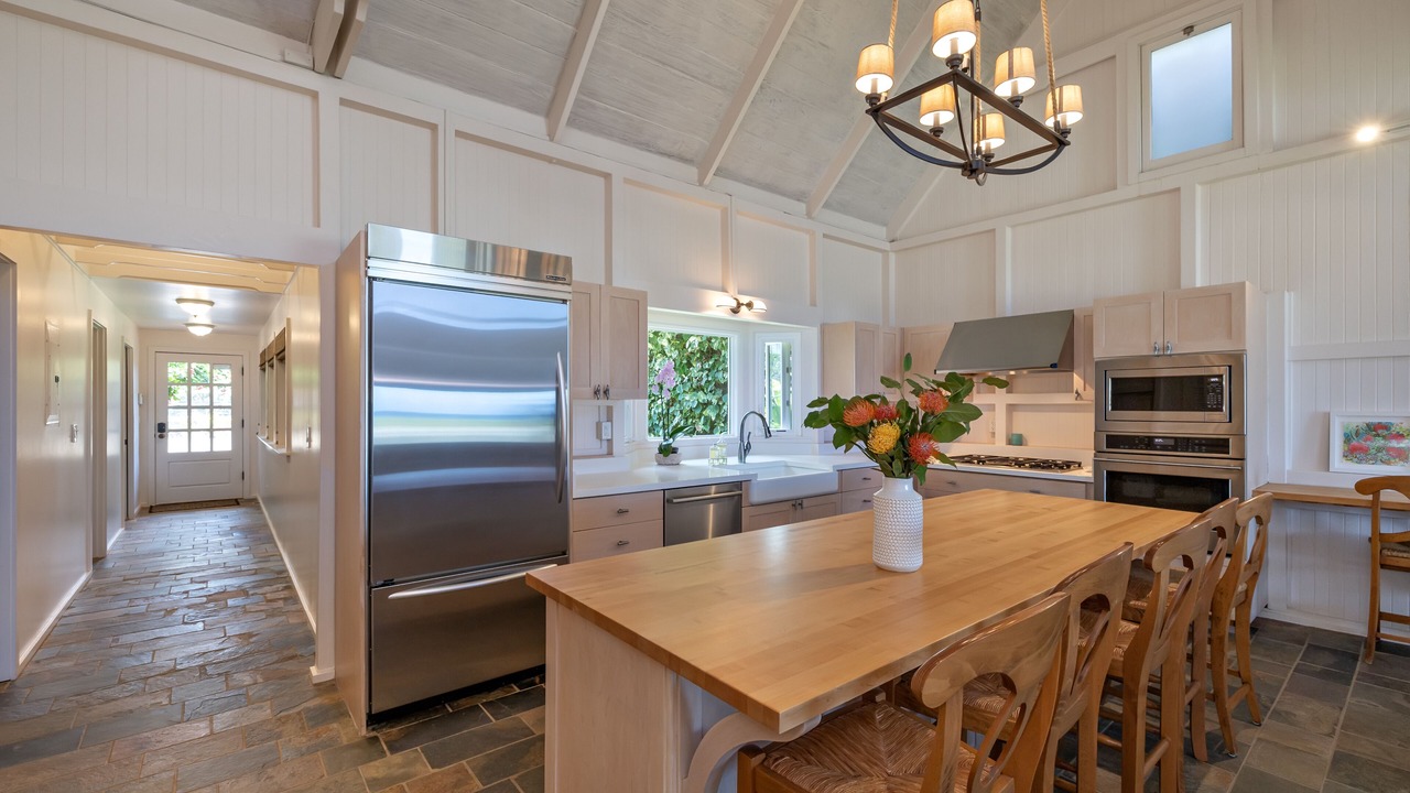 Photo of Kitchen in Mokuleia