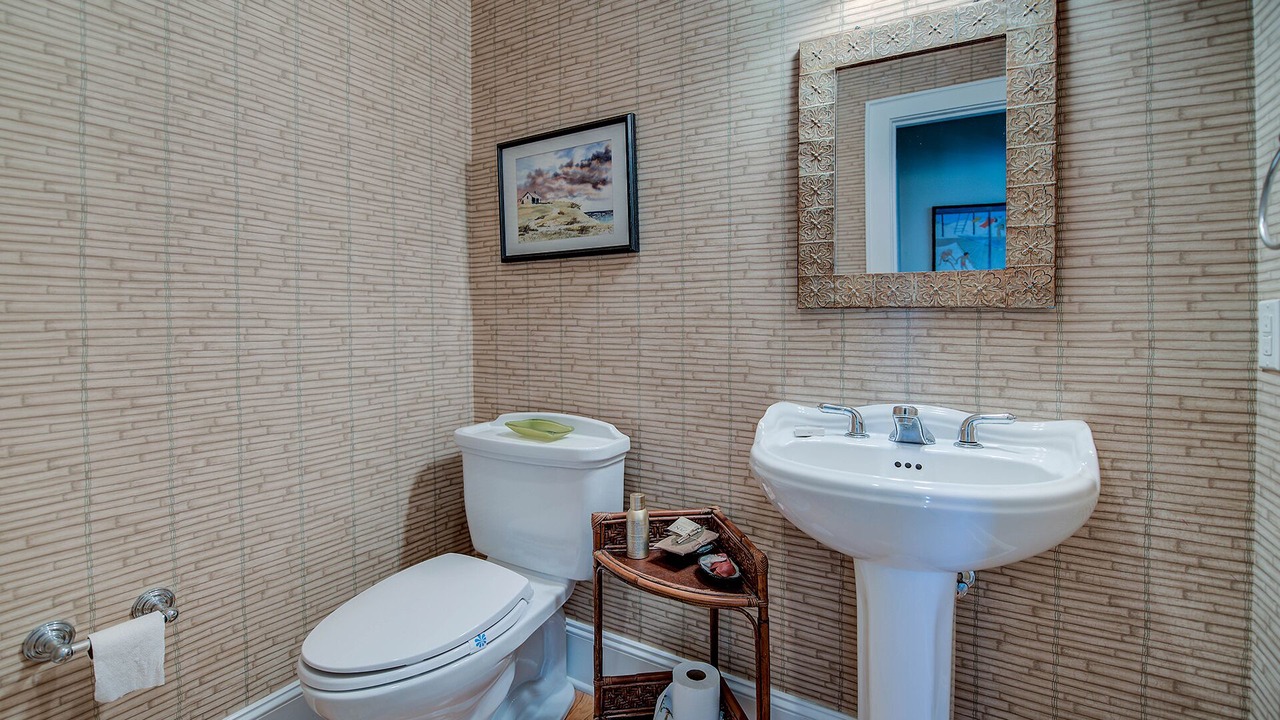 Photo of Bathroom in Debordieu Colony