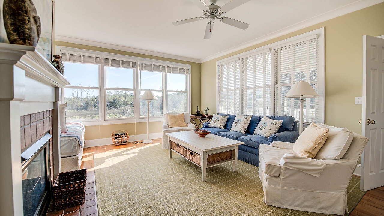 Photo of Livingroom in Debordieu Colony