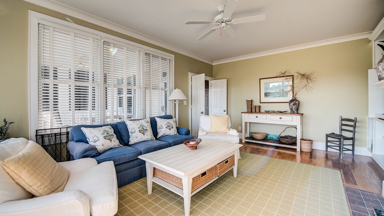 Photo of Livingroom in Debordieu Colony
