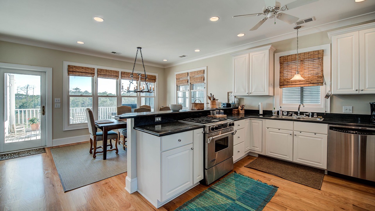 Photo of Kitchen in Debordieu Colony