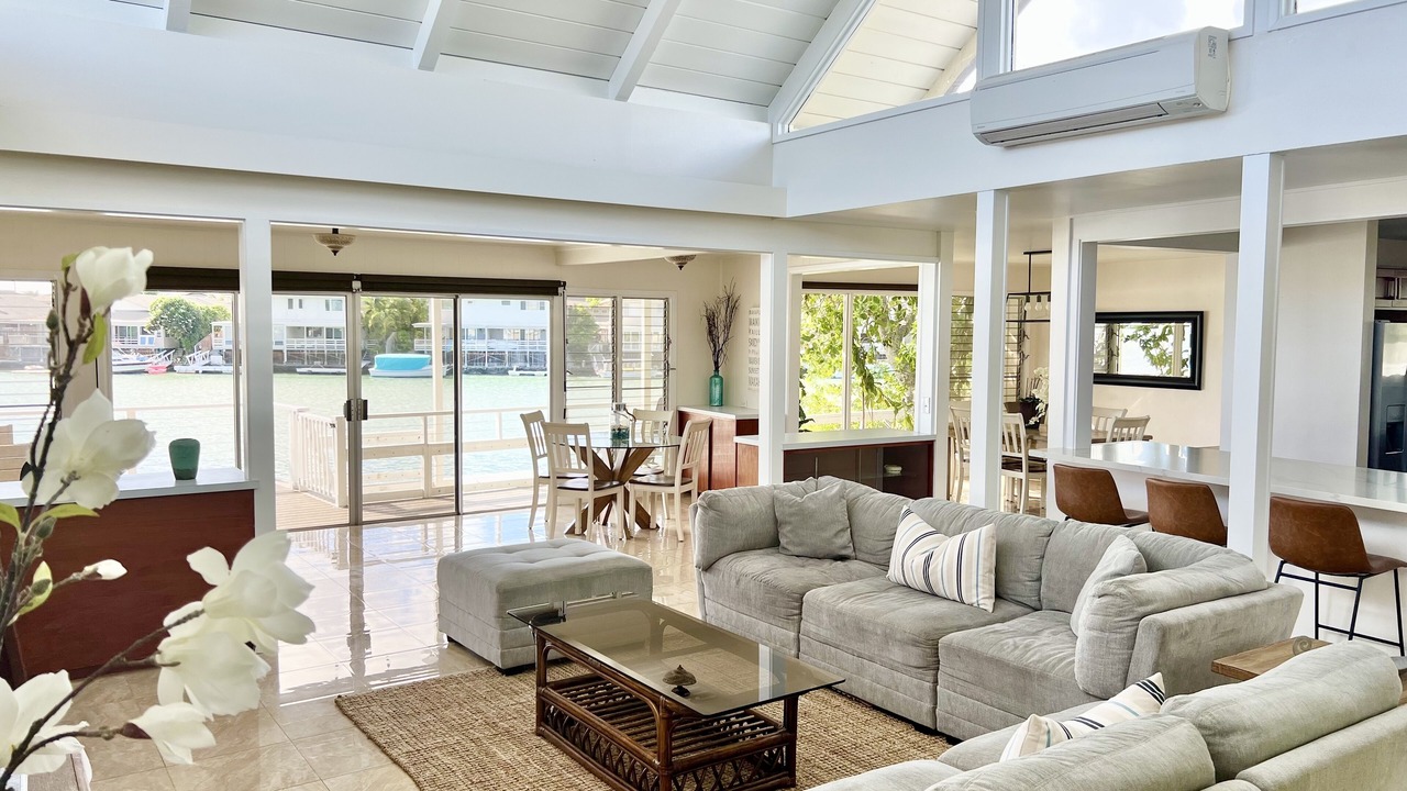 Photo of Livingroom in Portlock