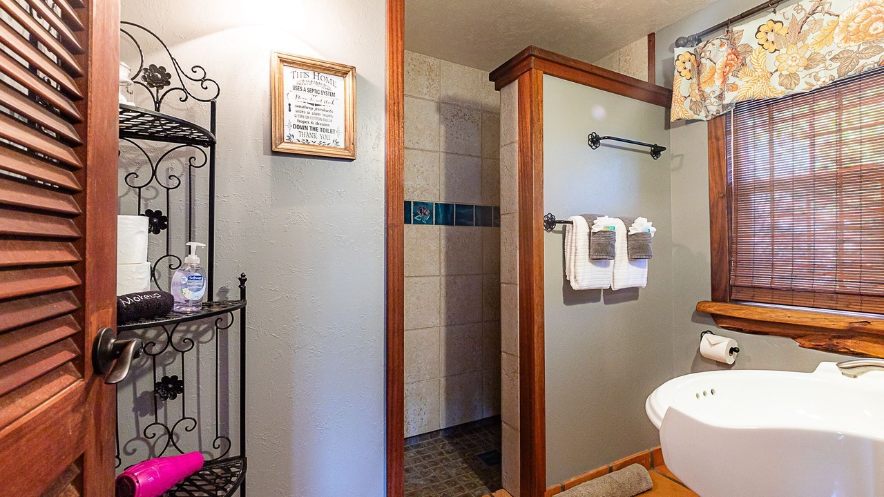 Photo of Bathroom in Keaau
